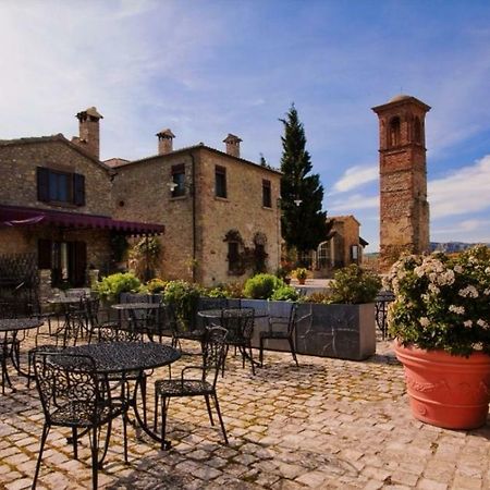 Trarivi Castello Di Albereto酒店 外观 照片