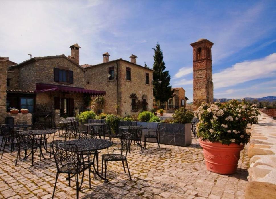 Trarivi Castello Di Albereto酒店 外观 照片