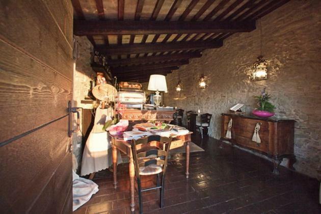 Trarivi Castello Di Albereto酒店 外观 照片