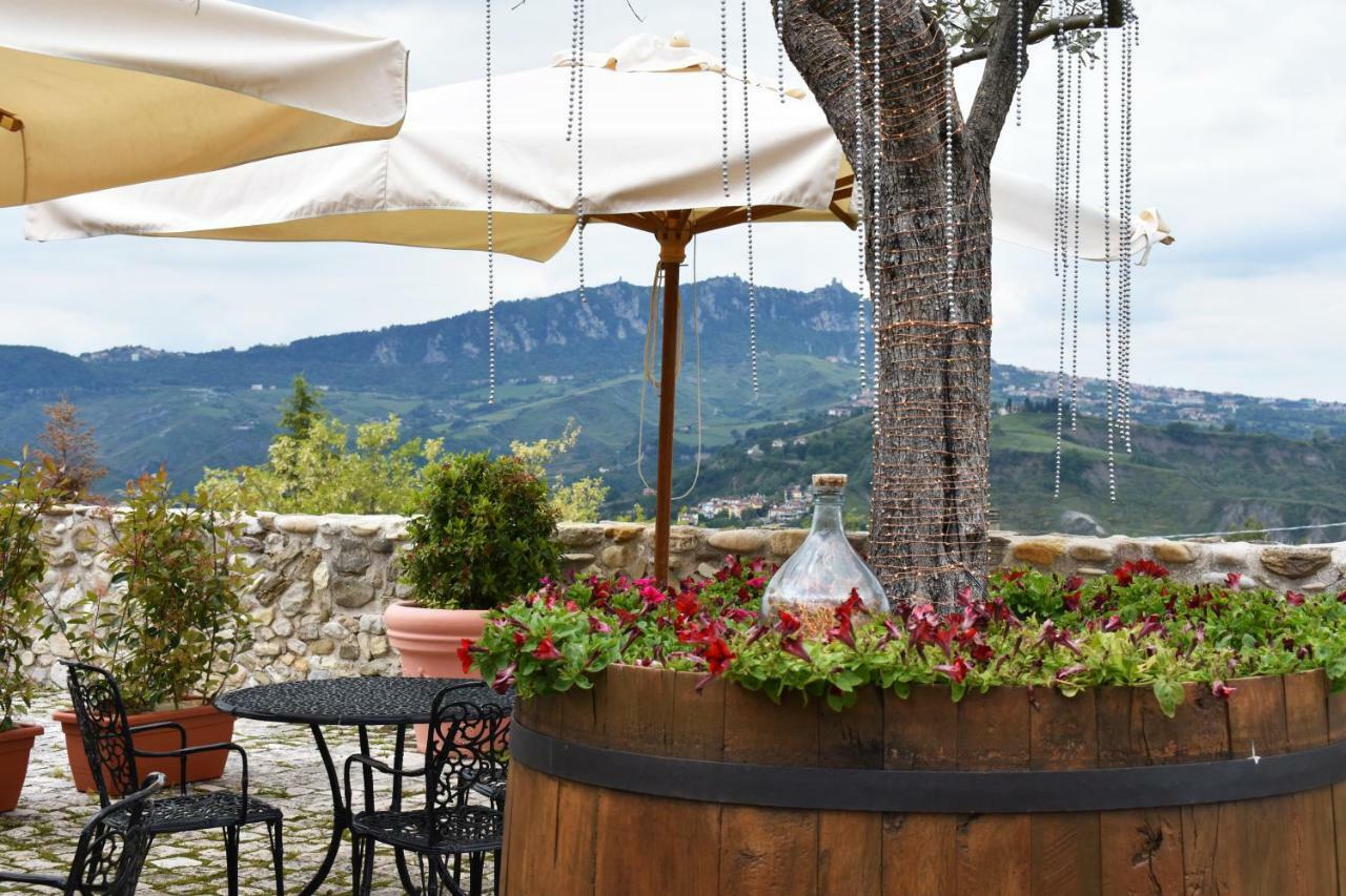 Trarivi Castello Di Albereto酒店 外观 照片