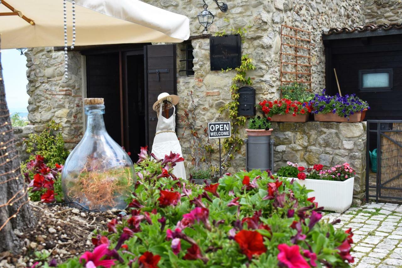 Trarivi Castello Di Albereto酒店 外观 照片