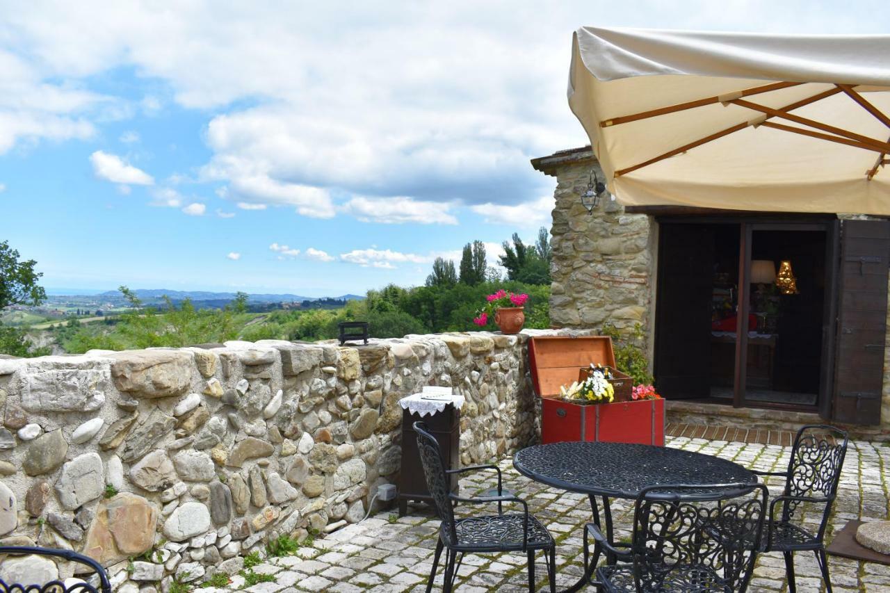 Trarivi Castello Di Albereto酒店 外观 照片